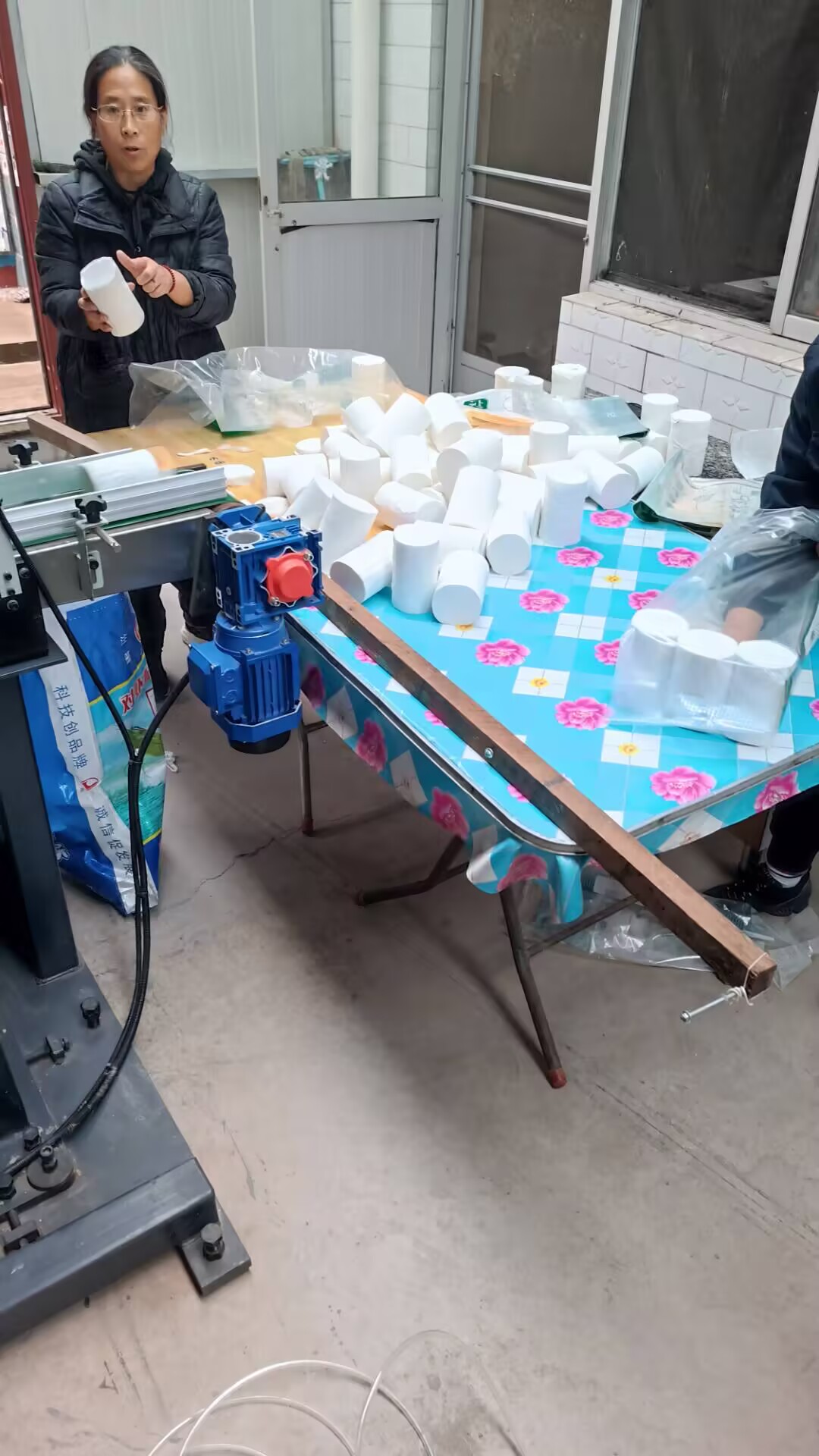 小型半自动的卫生纸加工设备,都包含哪些机器? 1880型半自动的卫生纸