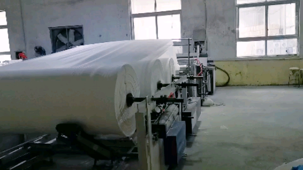 适合家庭创业小项目卫生纸加工,几万元只需要一套卫生纸设备即可