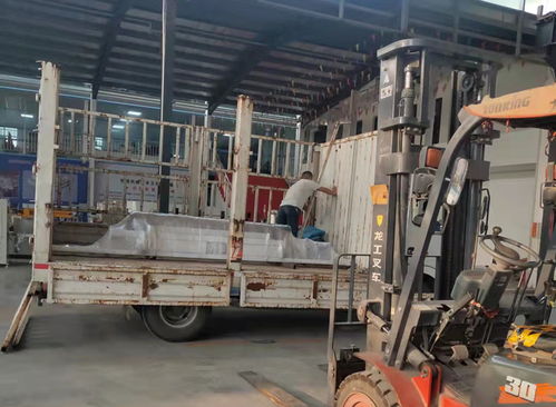 安徽蒙城邹经理订购卫生纸加工设备顺利发货，现场精彩瞬间